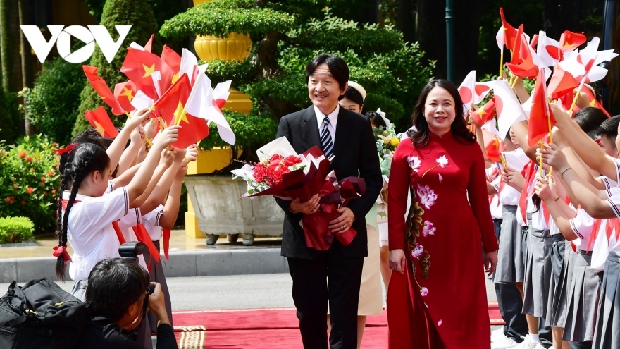 Japanese Crown Prince warmly welcomed upon arrival in Vietnam